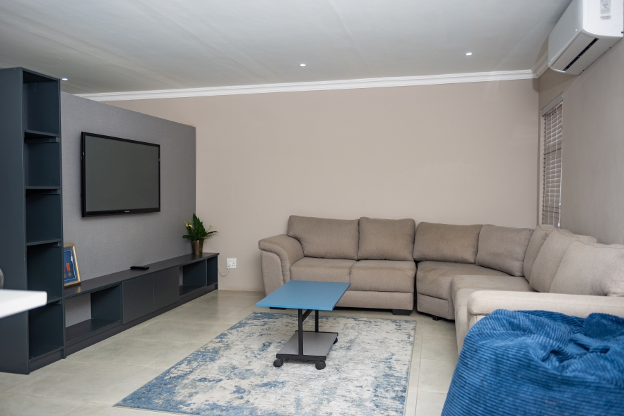 9 Bedroom Property for Sale in Nahoon Beach Eastern Cape